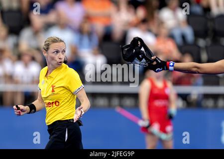 AMSTERDAM - Schiedsrichter Ivona Makar (Kroatien) während des Spiels zwischen Deutschland und Chile bei der Hockey-Weltmeisterschaft im Wagener-Stadion, am 2. Juli 2022 in Amsterdam, Niederlande. ANP SANDER KING Stockfoto