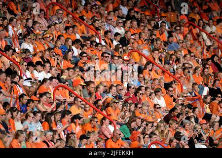 ENSCHEDE - die Orange Legion beim Freundschaftsspiel der Niederlande und Finnlands im Stadion De Grolsch Veste am 2. Juli 2022 in Enschede, Niederlande. ANP GERRIT VAN COLOGNE Stockfoto