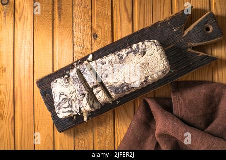 Traditionelle orientalische Dessert süße Halva. Halva aus Sonnenblumenkernen. Stockfoto