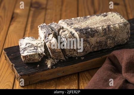 Traditionelle orientalische Dessert süße Halva. Halva aus Sonnenblumenkernen. Stockfoto