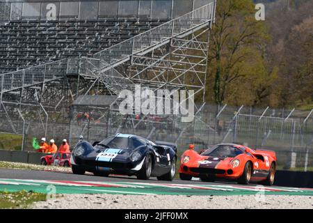 Scarperia, 3. April 2022: Lola T70 Mk III Jahr 1969 während der Mugello Classic 2022 auf dem Kurs Mugello in Italien im Einsatz. Stockfoto