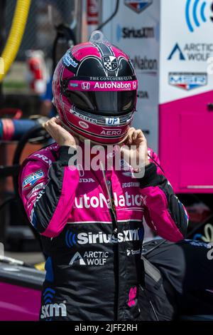Lexington, OH, USA. 1.. Juli 2022. HELIO CASTRONEVES (06) aus Sao Paulo, Brasilien, bereitet sich auf den Honda Indy 200 auf dem Mid Ohio Sports Car Course in Lexington OH vor. (Bild: © Walter G. Arce Sr./ZUMA Press Wire) Stockfoto