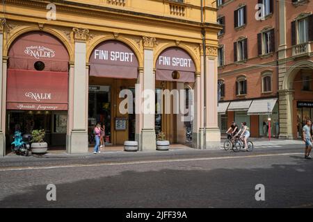 Porticos entlang der Via Dell' Indipendenza Bologna Italien Stockfoto