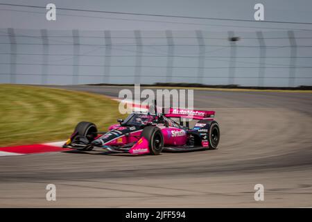 Lexington, OH, USA. 1.. Juli 2022. HELIO CASTRONEVES (06) aus Sao Paulo, Brasilien, übt auf dem Mid Ohio Sports Car Course in Lexington OH für den Honda Indy 200. (Bild: © Walter G. Arce Sr./ZUMA Press Wire) Stockfoto