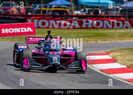 Lexington, OH, USA. 2.. Juli 2022. HELIO CASTRONEVES (06) aus Sao Paulo, Brasilien, qualifiziert sich für den Honda Indy 200 auf dem Mid Ohio Sports Car Course in Lexington, OH, USA. (Bild: © Walter G. Arce Sr./ZUMA Press Wire) Stockfoto