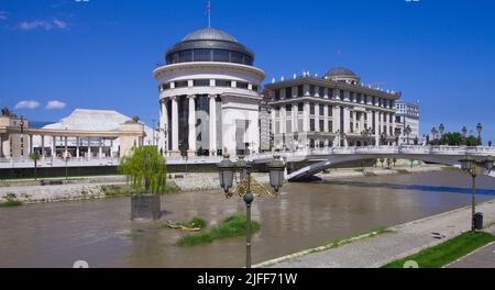 Nord-Mazedonien, Skopje, Vardar River, National Opera and Ballet, Financial Police, Ministry of Foreign Affairs, Stockfoto