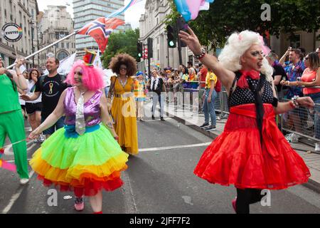 Gay Pride March - Marchers for Cancer is a Drag Charity- 2 July 2022, London, UK Stockfoto