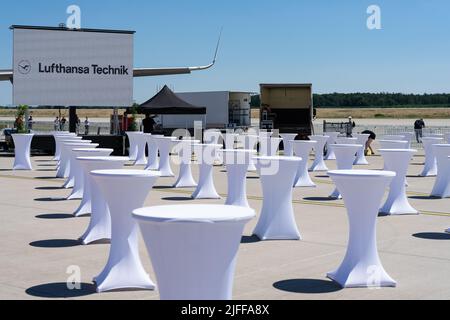 BERLIN, DEUTSCHLAND - 23. JUNI 2022: Vorbereitungen für die Lufthansa-Präsentation. Ausstellung ILA Berlin Air Show 2022 Stockfoto