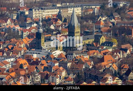 Luftaufnahme, katholische Kirche St. Patrokli-Dom und St. Petri Kirche - Alde Kerke in der Altstadt, Soest, Soester Börde, Nordrhein-Westfalen, Deutschland Stockfoto