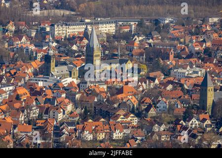 Luftaufnahme, katholische Kirche St. Patrokli-Dom und St. Petri Kirche - Alde Kerke in der Altstadt, Soest, Soester Börde, Nordrhein-Westfalen, Deutschland Stockfoto