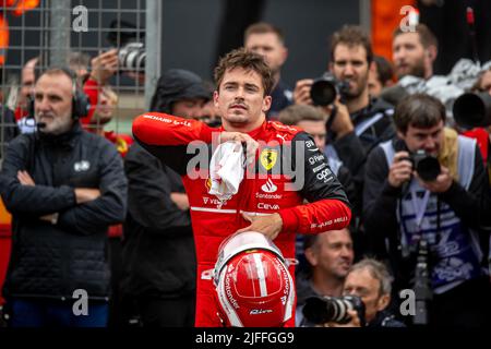 SILVERSTONE, VEREINIGTES KÖNIGREICH - 02. Juli 2022: Charles Leclerc aus Monaco tritt für die Scuderia Ferrari an. Qualifying, Runde 10 der Meisterschaft 2022 F1. Kredit: Michael Potts/Alamy Live Nachrichten Stockfoto