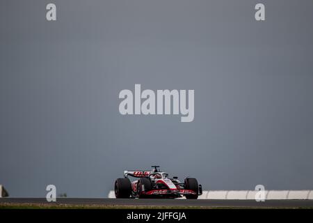 SILVERSTONE, VEREINIGTES KÖNIGREICH - 02. Juli 2022: Kevin Magnussen aus Dänemark startet um Haas F1 . Qualifying, Runde 10 der Meisterschaft 2022 F1. Kredit: Michael Potts/Alamy Live Nachrichten Stockfoto