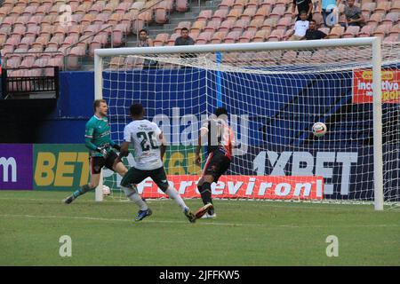 Manaus, Amazonas, Brasilien. 2.. Juli 2022. Brasilianische Fußballmeisterschaft - Dritte Division: Manaus vs Ferroviario-CE. 2. Juli 2022, Manaus, Amazonas, Brasilien: Fußballspiel zwischen Manaus und Ferroviario-CE, gültig für die Brasilianische Fußballmeisterschaft - Dritte Division, die am Samstag (2) in der Arena da Amazonia in Manaus, Amazonas, ausgetragen wird. Manaus Team gewann das Spiel mit dem Score von-4-2. Bild: Josemar Antunes/Thenews2 (Bild: © Josemar Antunes/TheNEWS2 via ZUMA Press Wire) Stockfoto