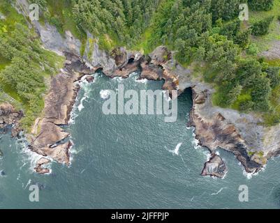 Die malerische Küste im Norden von Oregon, nicht weit westlich von Portland, wird durch den Pazifischen Ozean ständig erodiert. Dies ist eine unglaublich schöne Region. Stockfoto