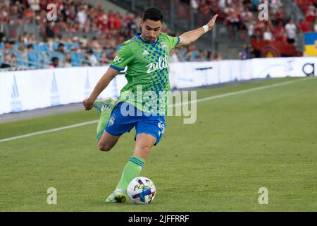 Toronto, Ontario, Kanada. 2.. Juli 2022. Alex Roldan (16) in Aktion während des MLS-Spiels zwischen dem FC Toronto und dem FC Seattle Sounders auf dem BMO Field in Toronto. Das Spiel endete 2-0 für Seattle Sounders FC. (Bild: © Angel Marchini/ZUMA Press Wire) Bild: ZUMA Press, Inc./Alamy Live News Stockfoto