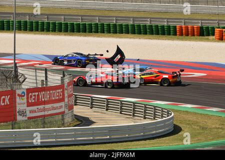 Fanatec GT World Challange - Misano RENNEN 1, Unfall Stockfoto