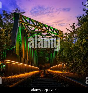 Die Upper Bukit Timah alte Singapur-malaysische Eisenbahnbrücke Truss Bridge neben der Rail Mall. Stockfoto