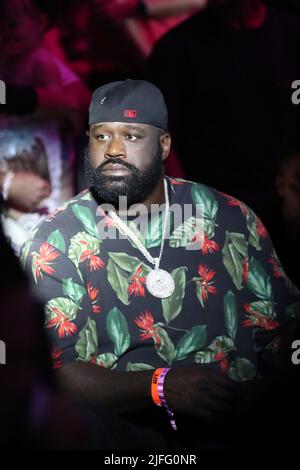 Las Vegas, Usa. 02.. Juli 2022. LAS VEGAS, NV - JULI 2: Shaquille O'Neal ist am 2. Juli 2022 in Las Vegas, Nevada, USA, zu sehen, wie UFC 276 in der T-Mobile Arena zu sehen ist. (Foto von Alejandro Salazar/PxImages) Credit: Px Images/Alamy Live News Stockfoto