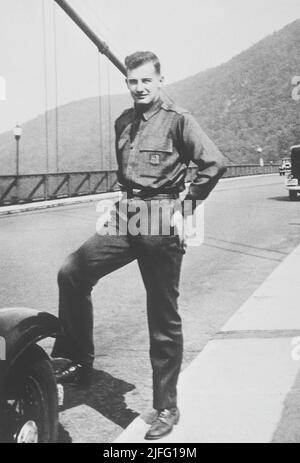 Raoul Wallenberg. Schwedischer Diplomat. Geboren im August 4 1912, verschwunden im Januar 17 1945. Er rettete Tausende von juden im deutsch besetzten Ungarn während des Holocaust von deutschen nazis und ungarischen Faschisten während der späteren Phasen des Zweiten Weltkriegs Was mit ihm geschah, als er starb, ist immer noch Gegenstand fortgesetzter Spekulationen. Raoul Wallenberg in den 1930s während seiner Zeit in College in den USA. 1931 Stockfoto