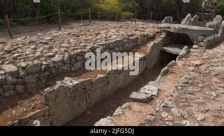 Tomba dei Giganti 'Li Lolghi' auf der Insel Sardinien, Italien Stockfoto