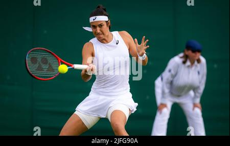 Caroline Garcia aus Frankreich im Einsatz gegen Shuai Zhang aus China während der dritten Runde der Wimbledon Championships 2022, Grand Slam Tennisturnier am 1. Juli 2022 im All England Lawn Tennis Club in Wimbledon bei London, England - Foto: Rob Prange/DPPI/LiveMedia Stockfoto