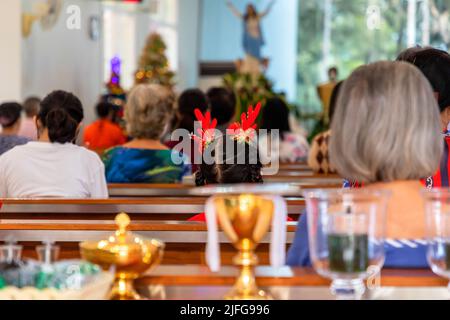 Weihnachtsmesse und Kongregation in der Mariä-Himmelfahrt-Kirche, Banglamung Siam Country Club, Pattaya, Chonburi, Thailand Stockfoto