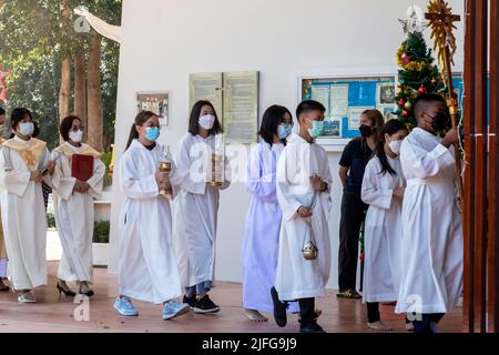 Weihnachtsmesse in der Mariä-Himmelfahrt-Kirche, Banglamung Siam Country Club, Pattaya, Chonburi, Thailand Stockfoto