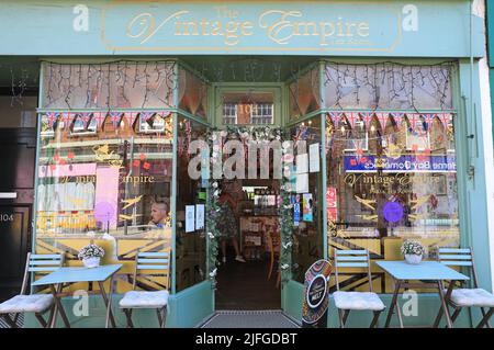 The Vintage Empire 1940er 's Tea Room, an der High Street, in Herne Bay, Nord-Kent, Großbritannien Stockfoto