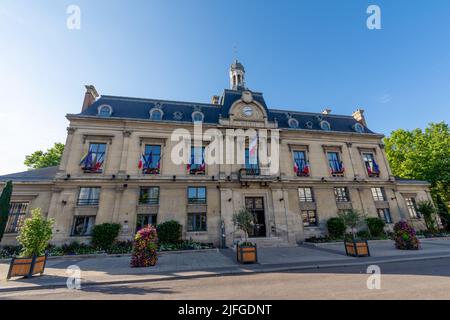 Saint-Ouen-sur-seine, Frankreich - 3. juli 2022: Außenansicht des Rathauses von Saint-Ouen-sur-seine, einer Stadt in den nördlichen Vororten von Paris Stockfoto