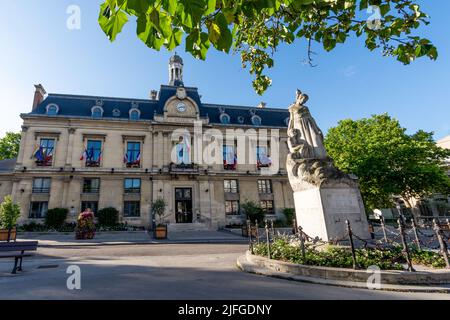 Saint-Ouen-sur-seine, Frankreich - 3. juli 2022: Außenansicht des Rathauses von Saint-Ouen-sur-seine, einer Stadt in den nördlichen Vororten von Paris Stockfoto