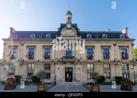 Saint-Ouen-sur-seine, Frankreich - 3. juli 2022: Außenansicht des Rathauses von Saint-Ouen-sur-seine, einer Stadt in den nördlichen Vororten von Paris Stockfoto