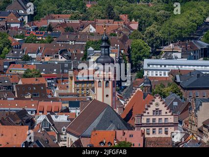 Blick auf das Rathaus und die Stadtkirche von Durlach‘von oben. Karlsruhe, Baden-Württemberg, Deutschland, Europa Stockfoto