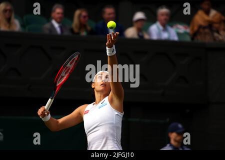 29. Juni 2022, All England Lawn Tennis Club, Wimbledon, London, Großbritannien. Caroline Garcia aus Frankreich während ihres zweiten Spiels gegen Emma Raducanu aus Großbritannien in Wimbledon. Garcia gewann das Spiel, um in die dritte Runde vorzurücken. Stockfoto