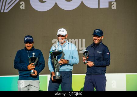 Der Südafrikaner Charl Schwartzel feiert den Gewinn des ersten LIV Golf Invitational London im Centurion Club, St. Albans Stockfoto