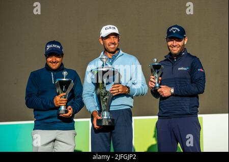 Der Südafrikaner Charl Schwartzel feiert den Gewinn des ersten LIV Golf Invitational London im Centurion Club, St. Albans Stockfoto