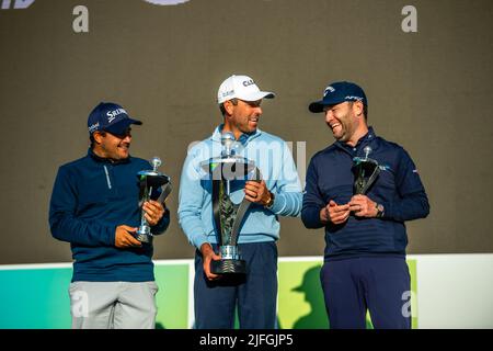 Der Südafrikaner Charl Schwartzel feiert den Gewinn des ersten LIV Golf Invitational London im Centurion Club, St. Albans Stockfoto