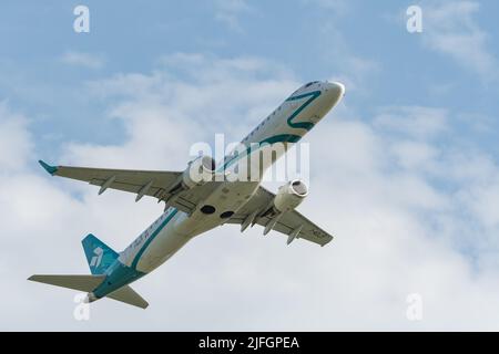 Zürich, Schweiz, 20. Mai 2022 Air Dolomiti Embraer ERJ-195 LR Abflug von der Start- und Landebahn 32 Stockfoto