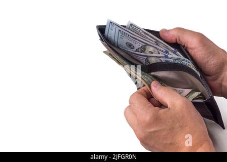 Nahaufnahme der Brieftasche mit Dollarnoten in den Händen des Mannes. Stockfoto