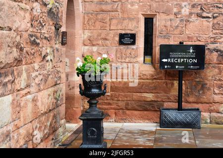 Peckforton Castle ist ein viktorianisches Landhaus im Stil eines mittelalterlichen Gebäudes Stockfoto