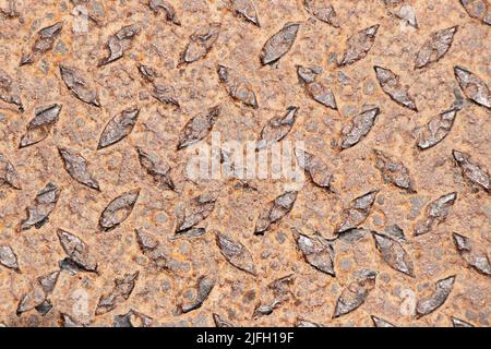 Rutschfestes Metall mit rotem, rostfarbenem, strukturiertem Hintergrund Stockfoto