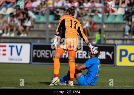 Valentina Giacinti aus Italien und Sandra Panos Garcia-Villamil aus Spanien beim Freundschaftsspiel der Frauen-Internationale zwischen Italien und Spanien im Teofilo Patini-Stadion am 01. Juli 2022 in Castel di Sangro, Italien. â©Foto: Cinzia Camela. Stockfoto