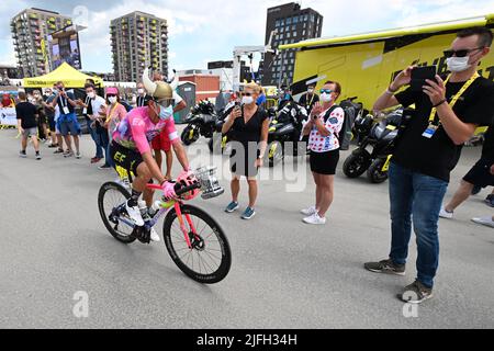 Vejle nach Sonderborg, Dänemark. 3.. Juli 2022. Sonderborg, Dänemark, 3.. Juli 2022. Magnus Cort Nielsen aus Dänemark und EF Education-Easypost vor der 3. Etappe der Tour De France, Vejle nach Sonderborg. Kredit: Pete Goding/Alamy Live Nachrichten Gutschrift: Peter Goding/Alamy Live Nachrichten Stockfoto
