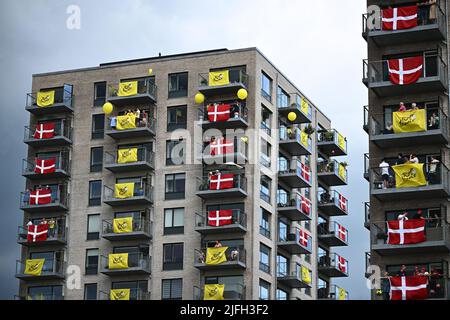 Vejle nach Sonderborg, Dänemark. 3.. Juli 2022. Sonderborg, Dänemark. 03.. Juli 2022. Radsportfans jubeln bei der dritten Etappe des Radrennens der Tour de France, 182km von Vejle nach Sonderborg, Dänemark, am Sonntag, den 03. Juli 2022 an. Die diesjährige Tour de France findet vom 01. Bis 24. Juli 2022 statt und startet mit drei Etappen in Dänemark. BELGA FOTO JASPER JACOBS Kredit: Belga Nachrichtenagentur/Alamy Live Nachrichtenquelle: Belga Nachrichtenagentur/Alamy Live Nachrichten Stockfoto