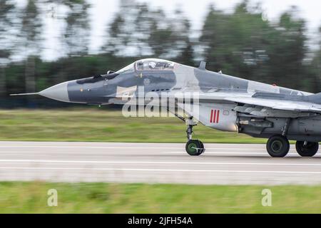 23. Militärflugplatz, Mińsk Mazowiecki, Polen - 14. August 2014: MiG-29-Kampfjet der polnischen Luftwaffe auf dem Militärflughafen EPMM Stockfoto