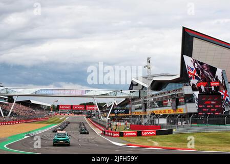 Silverstone, Großbritannien. 03.. Juli 2022. Der Start des Rennens. Großer Preis von Großbritannien, Sonntag, 3.. Juli 2022. Silverstone, England. Quelle: James Moy/Alamy Live News Stockfoto