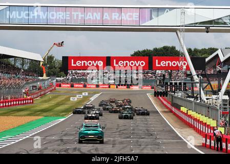 Silverstone, Großbritannien. 03.. Juli 2022. Der Start des Rennens. Großer Preis von Großbritannien, Sonntag, 3.. Juli 2022. Silverstone, England. Quelle: James Moy/Alamy Live News Stockfoto