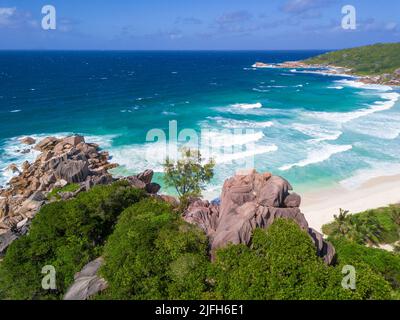 Drohnenfotografie über La Digue, Seychellen Stockfoto