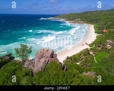 Drohnenfotografie über La Digue, Seychellen Stockfoto