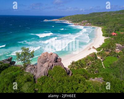 Drohnenfotografie über La Digue, Seychellen Stockfoto