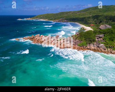 Drohnenfotografie über La Digue, Seychellen Stockfoto